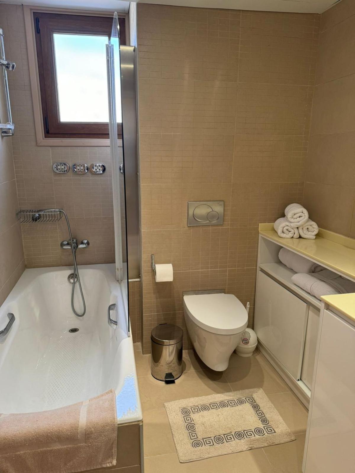 11 Suites - Golden Sunrise Suite Lárnaca Habitación foto