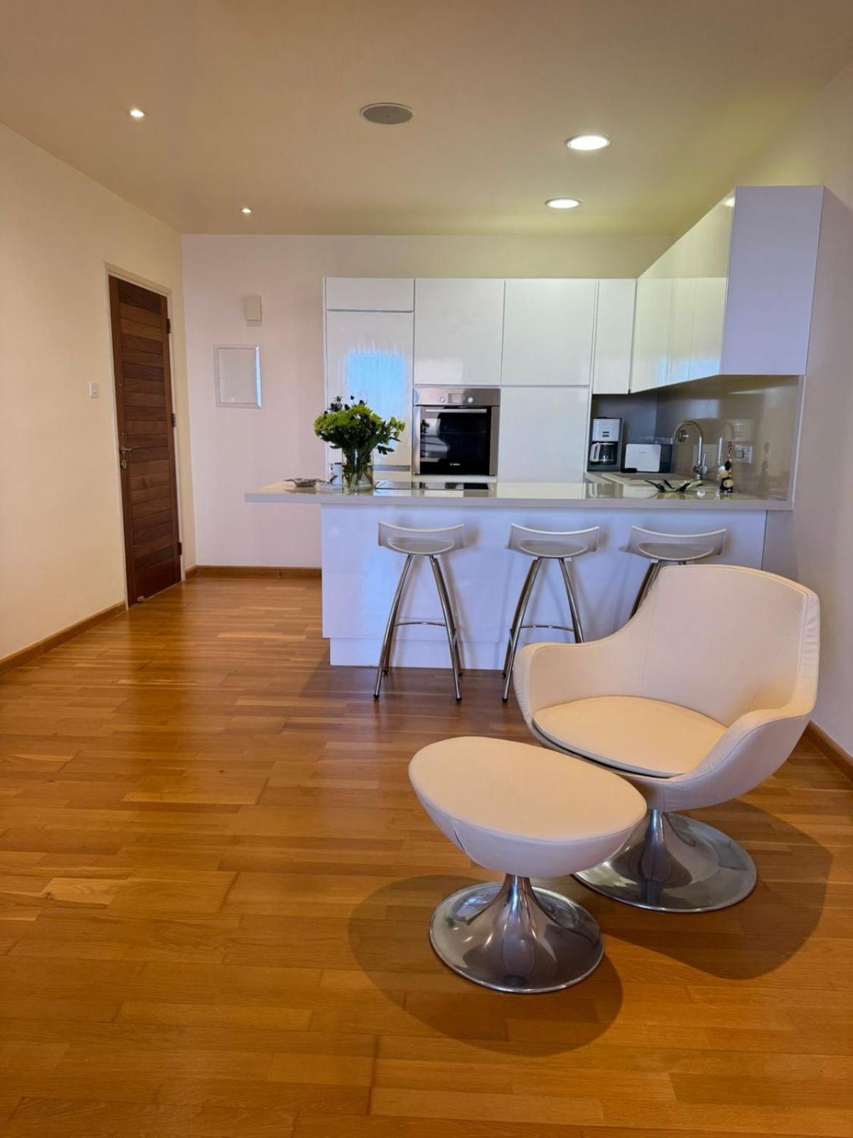 11 Suites - Golden Sunrise Suite Lárnaca Habitación foto