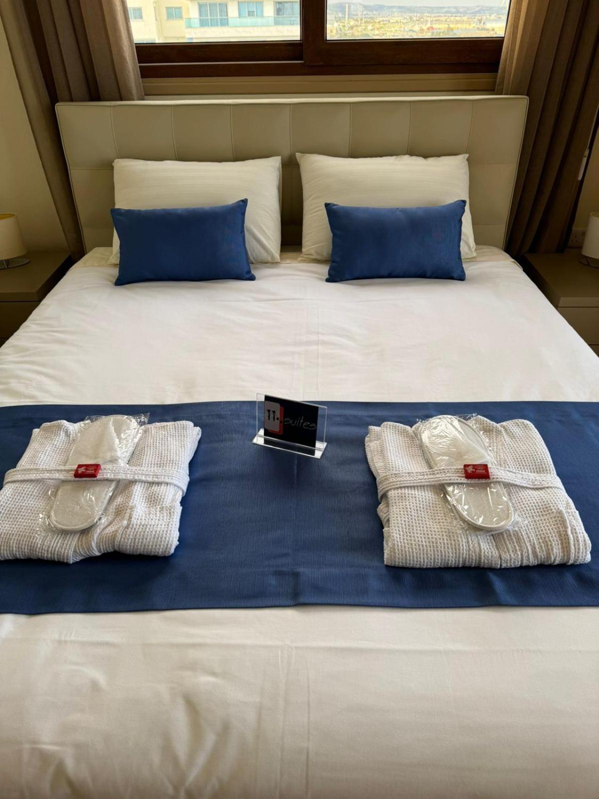 11 Suites - Golden Sunrise Suite Lárnaca Habitación foto